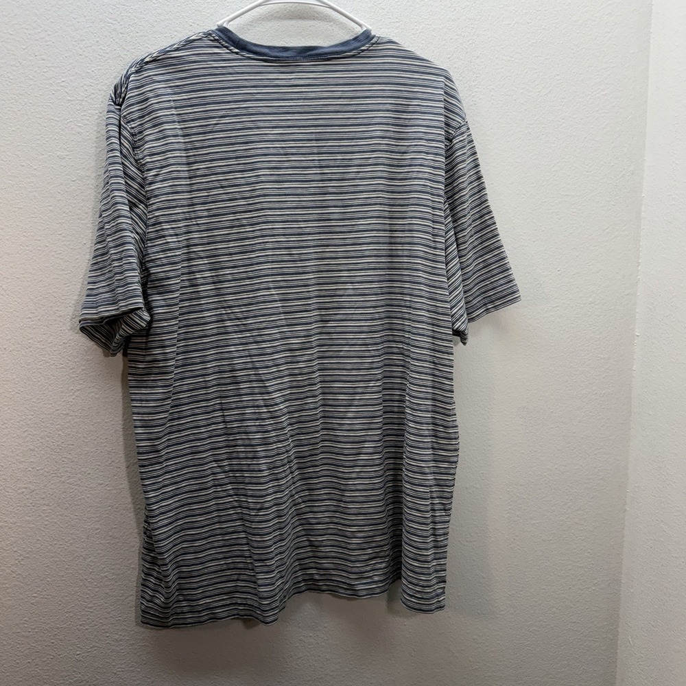 LL Bean Men's T-shirt XL Striped Slightly Fitted Blue Casual Crewneck Pocket - Picture 3 of 3